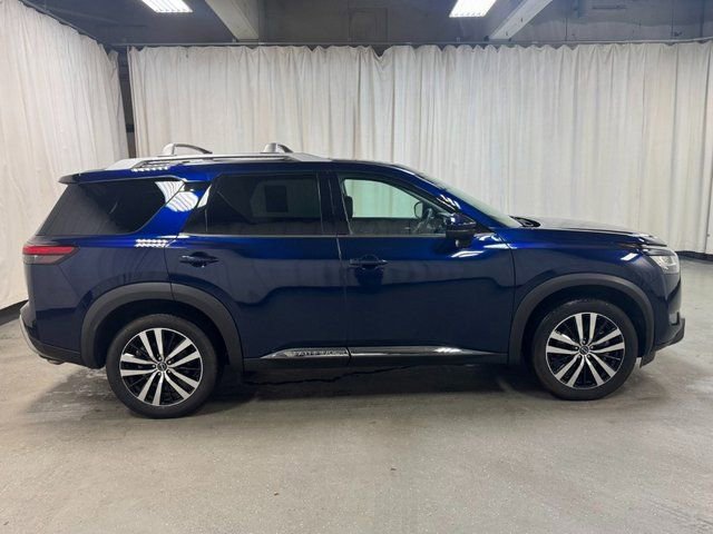 Used 2023 Nissan Pathfinder Platinum w/ Cargo Package image 3