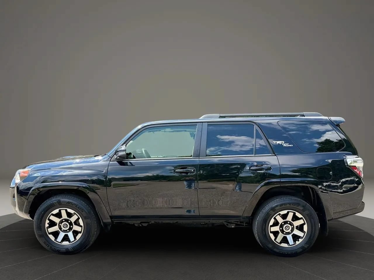 Used 2023 Toyota 4Runner TRD Off-Road Premium w/ Off Road Premium Plus Package AWD/4WD image 7