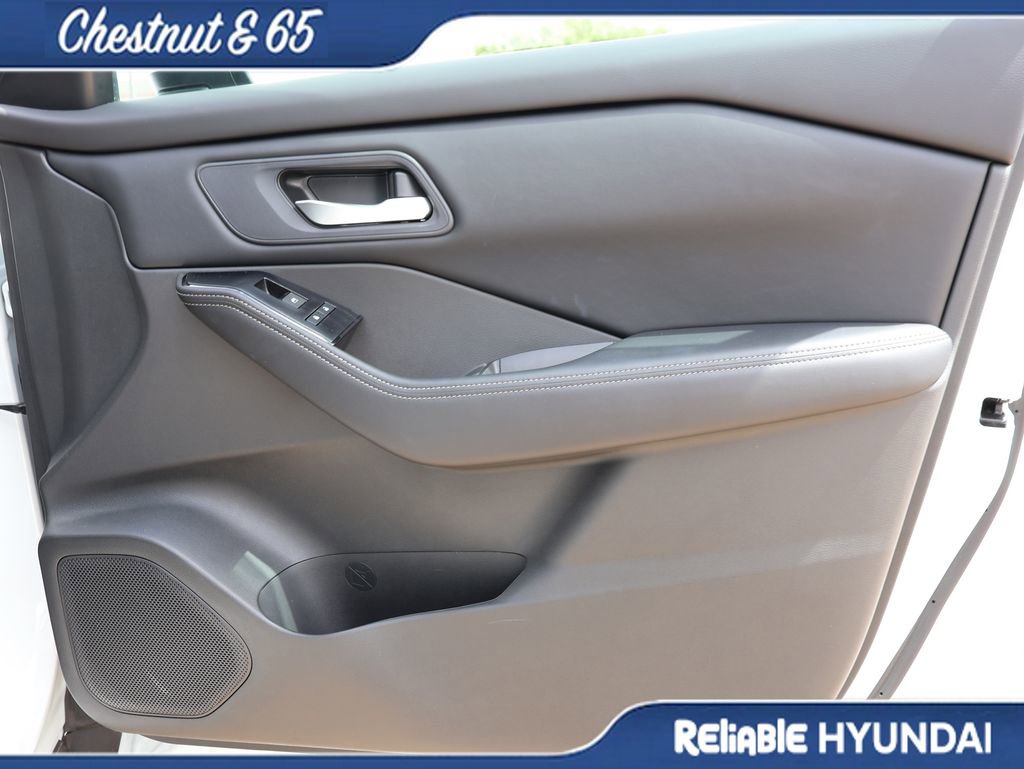 Used 2024 Nissan Rogue SV AWD/4WD image 9