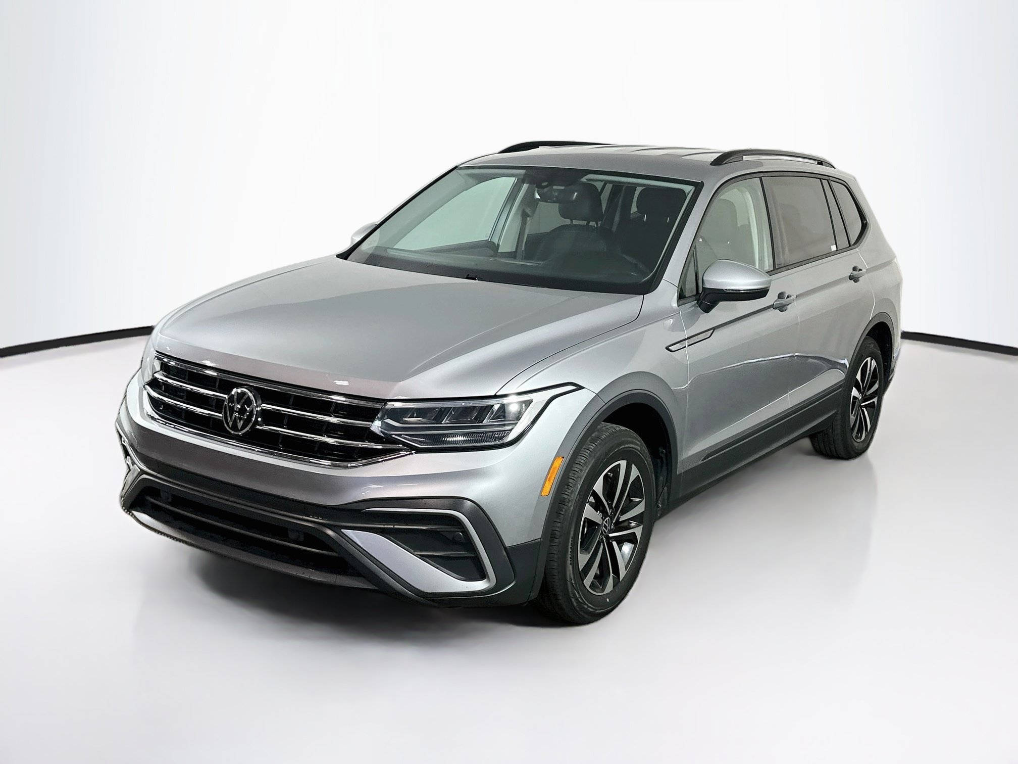 Used 2023 Volkswagen Tiguan S FWD image 3