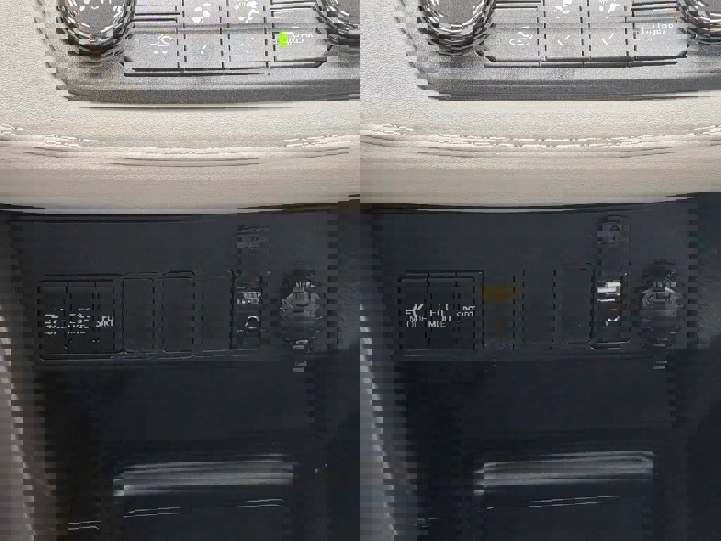 Used 2016 Toyota RAV4 XLE image 16