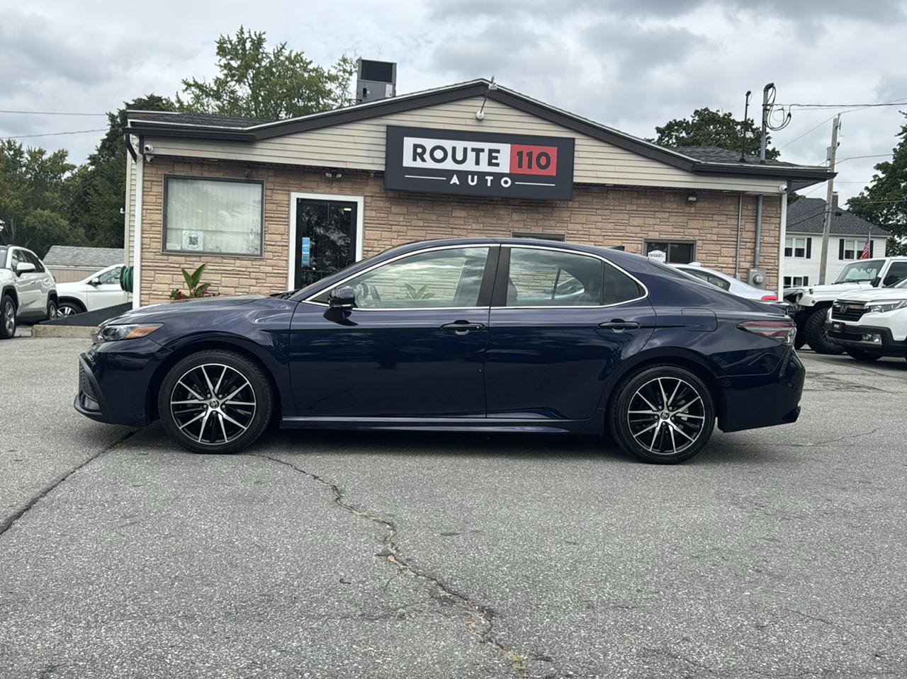 Used 2022 Toyota Camry SE FWD image 14