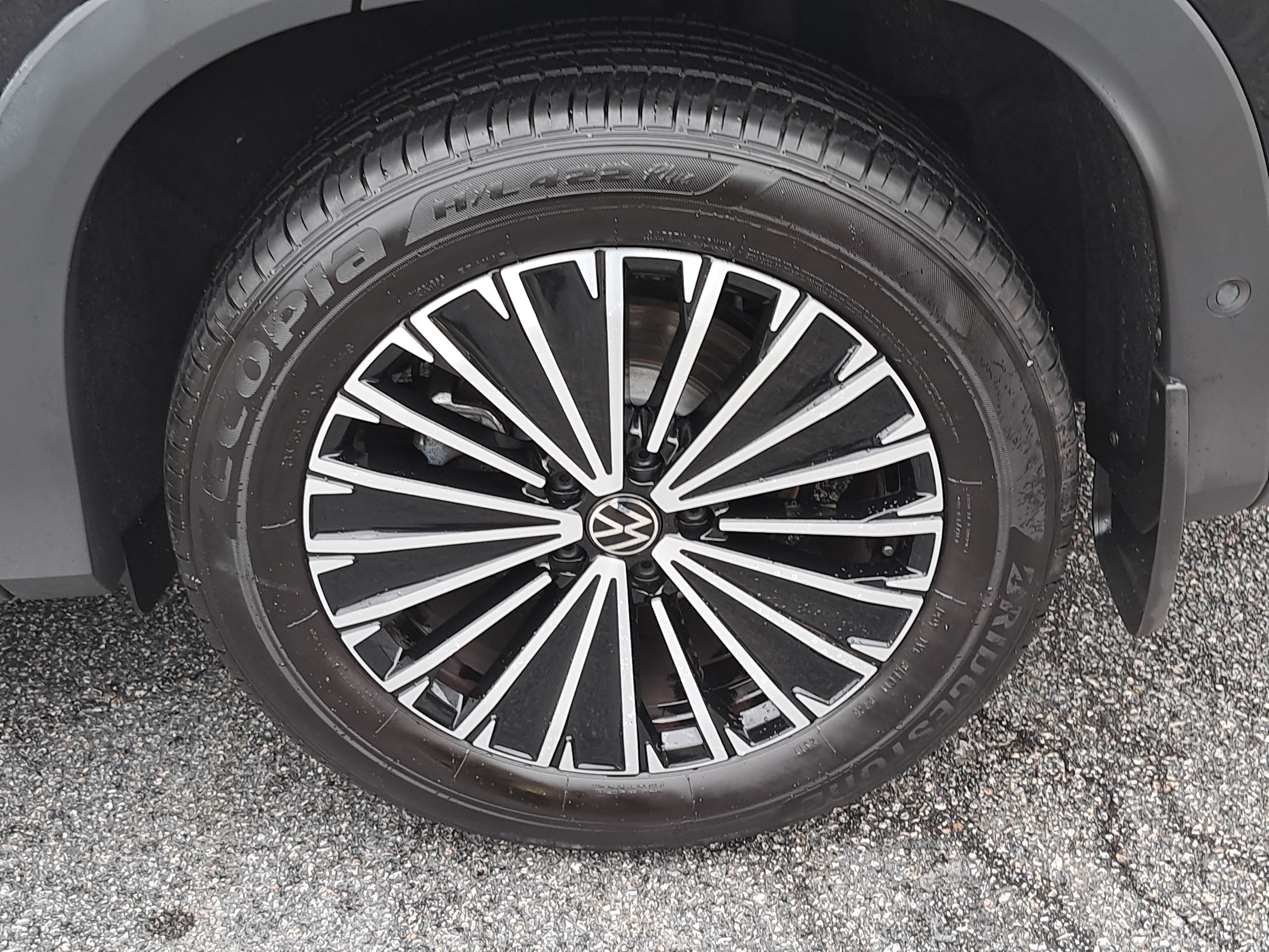 Certified 2025 Volkswagen Tiguan S FWD image 57