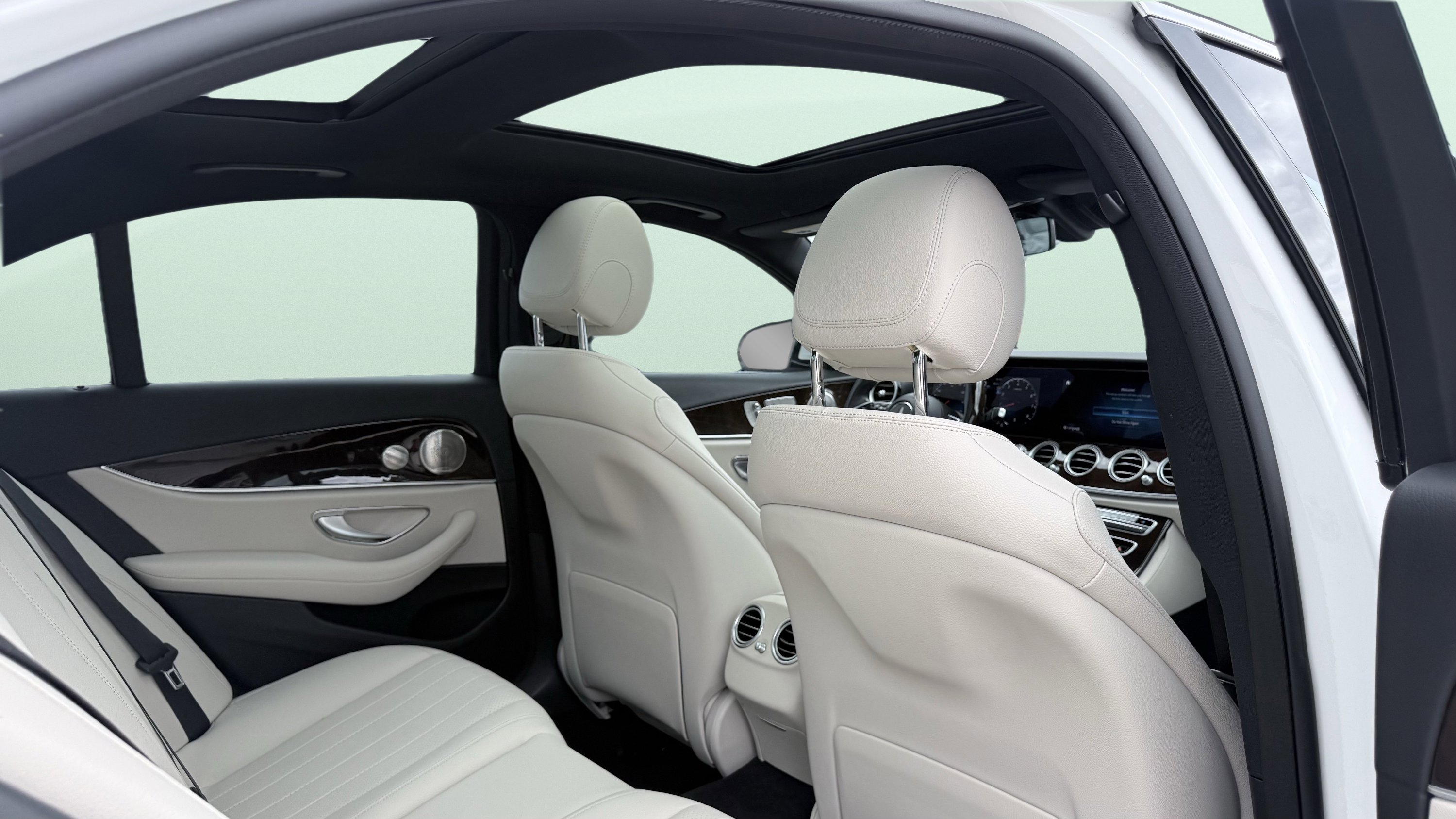Used 2023 Mercedes-Benz E 350 Sedan image 39