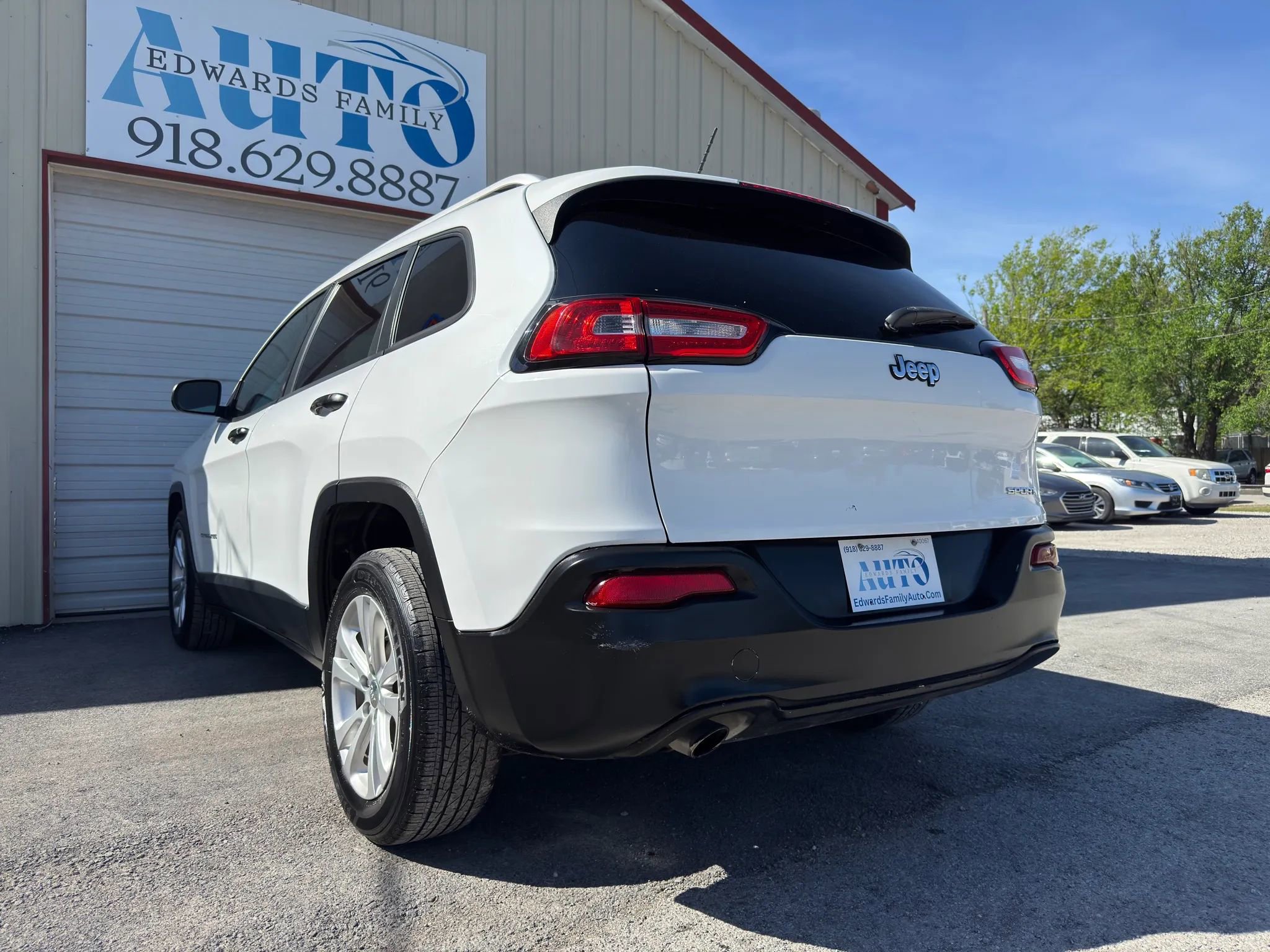 Used 2015 Jeep Cherokee Sport FWD image 17