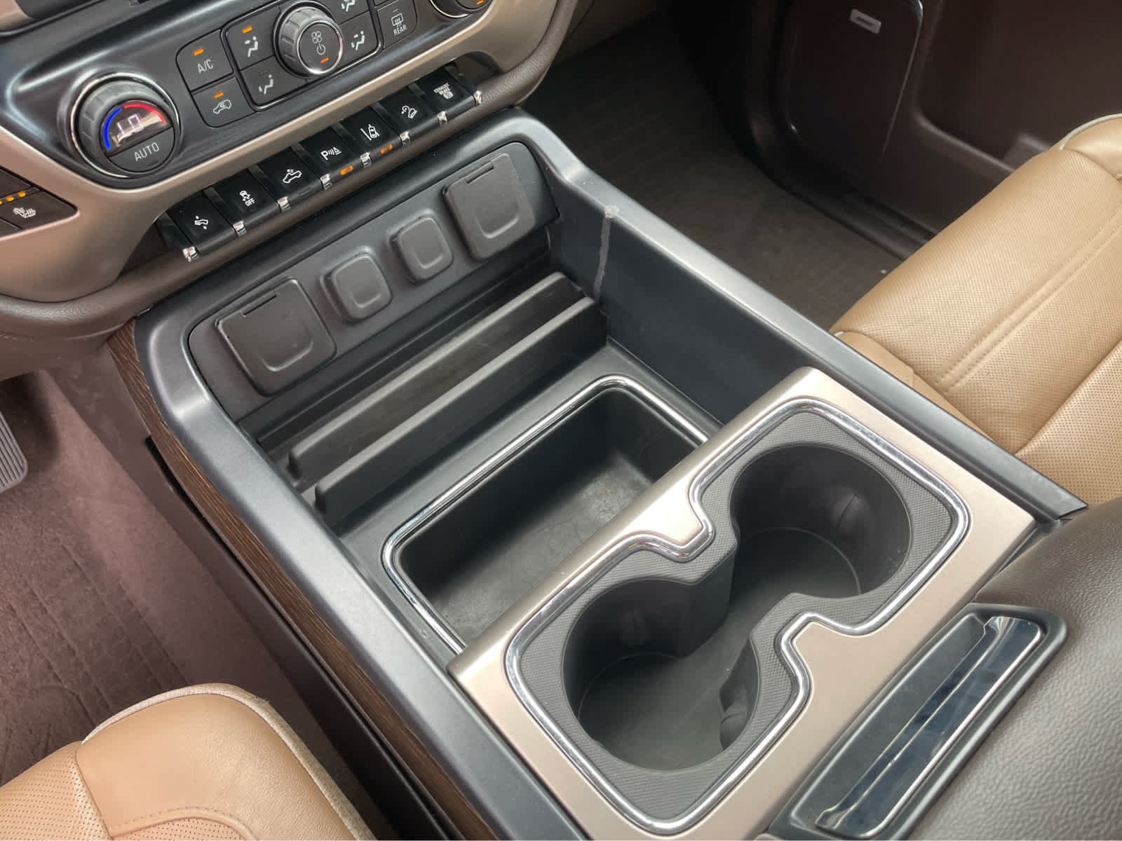 Used 2019 GMC Sierra 2500 Denali w/ Duramax Plus Package AWD/4WD image 17