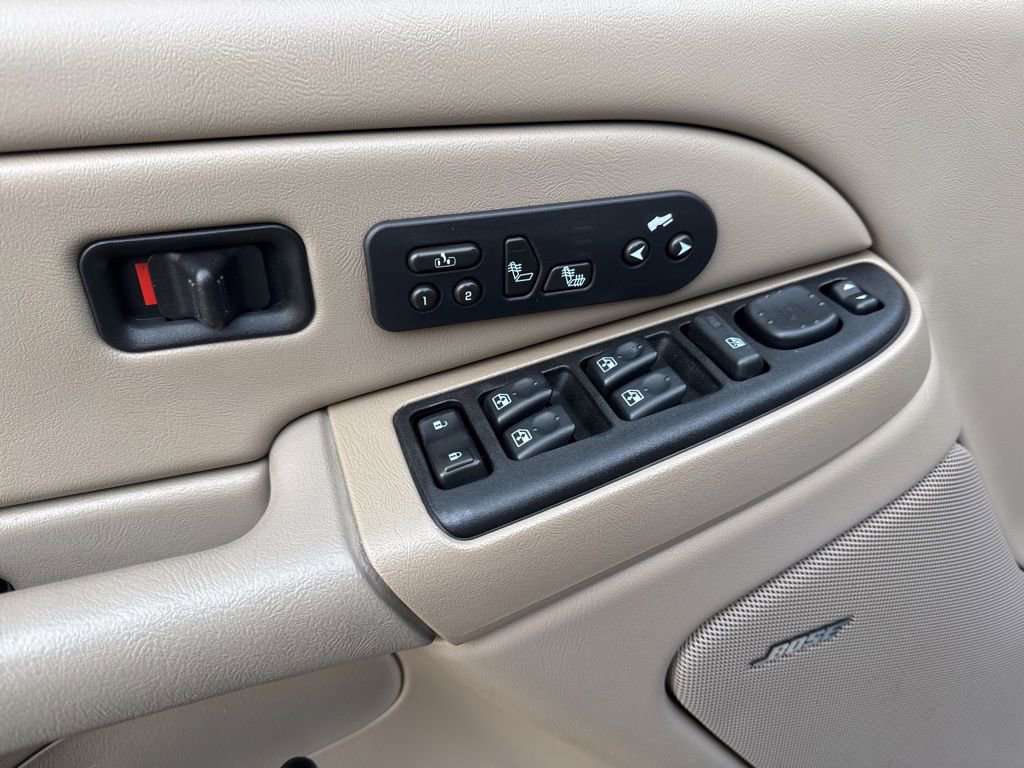 Used 2004 Chevrolet Suburban 2500 LT w/ Preferred Equipment Group image 14