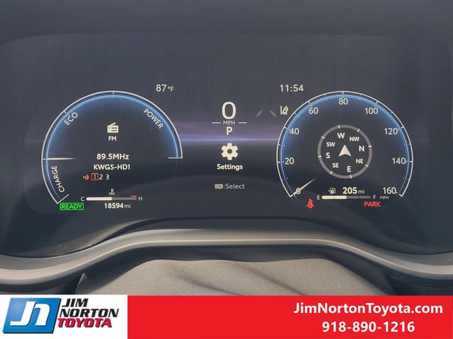 Used 2025 Toyota Sienna XLE Woodland Edition AWD/4WD image 17