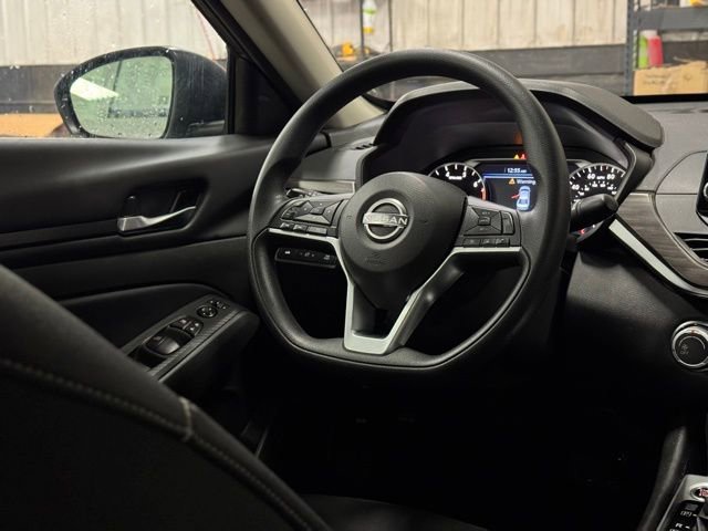 Used 2024 Nissan Altima 2.5 SV image 21