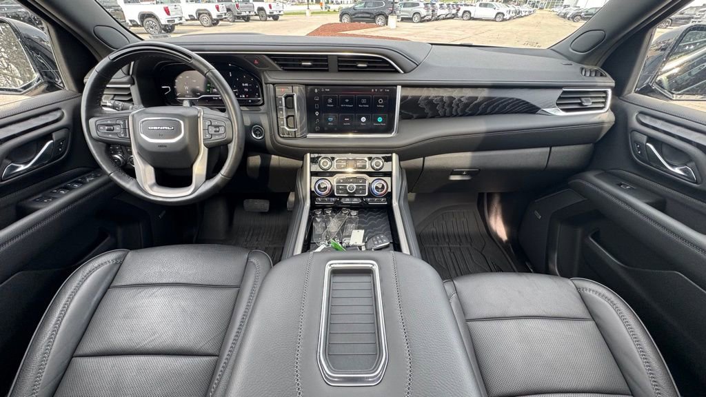 Used 2024 GMC Yukon Denali w/ Denali Reserve Package image 16