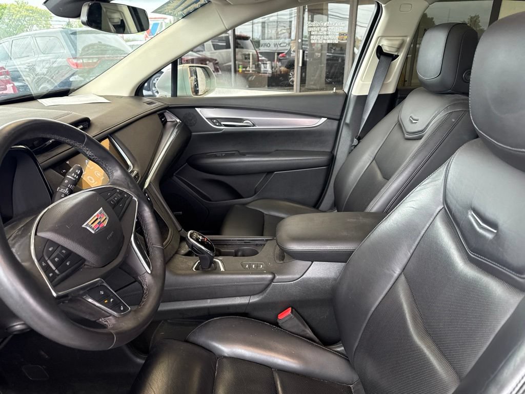 Used 2017 Cadillac XT5 Premium Luxury w/ Advanced Security Package AWD/4WD image 16