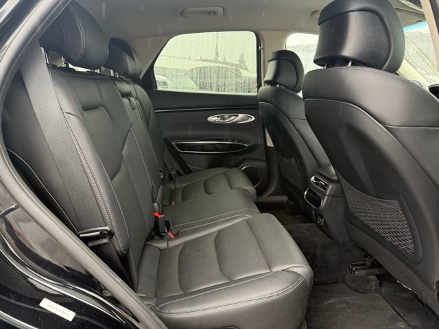 Used 2025 Genesis GV70 2.5T AWD/4WD image 12