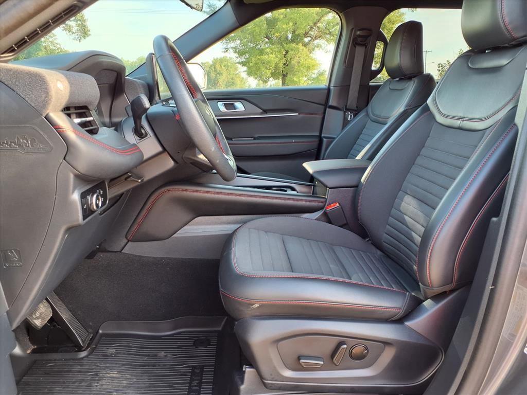Certified 2025 Ford Explorer ST-Line image 3