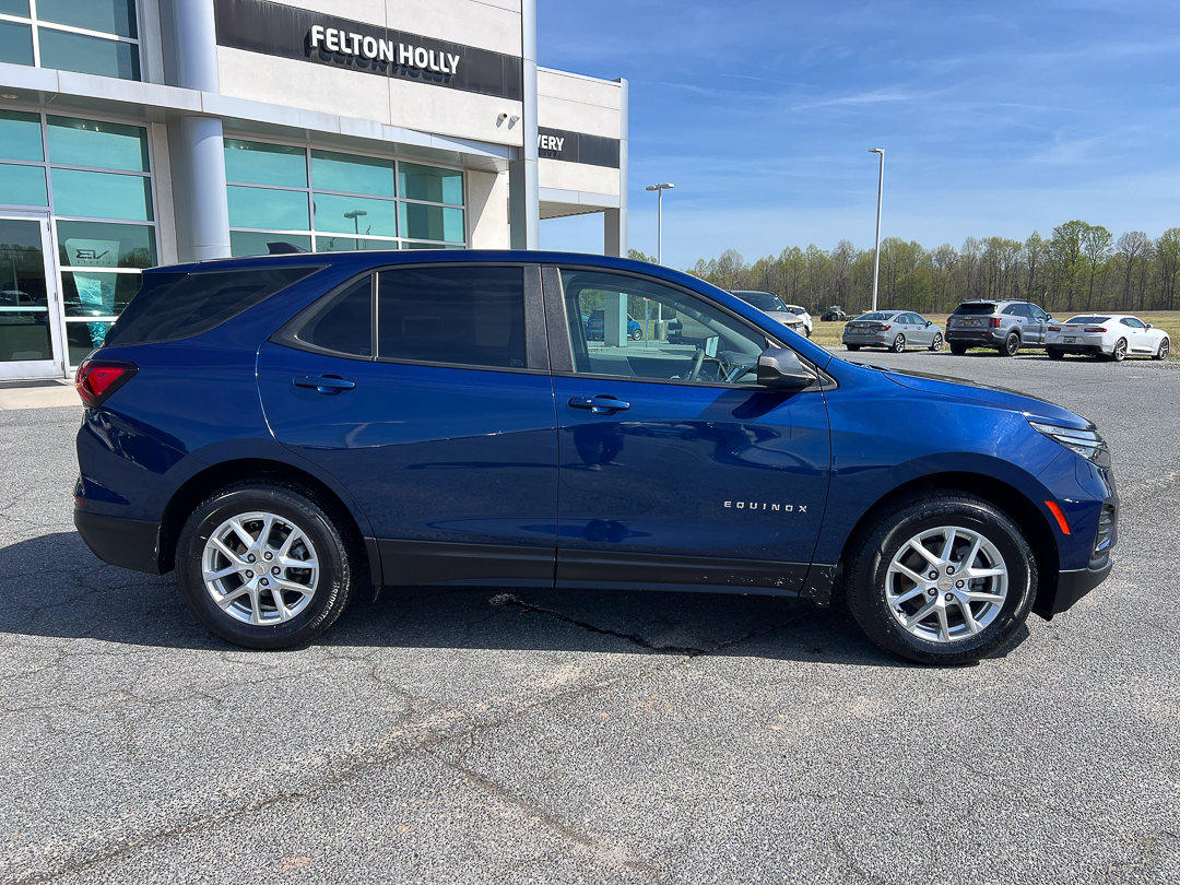 Used 2023 Chevrolet Equinox LS image 7