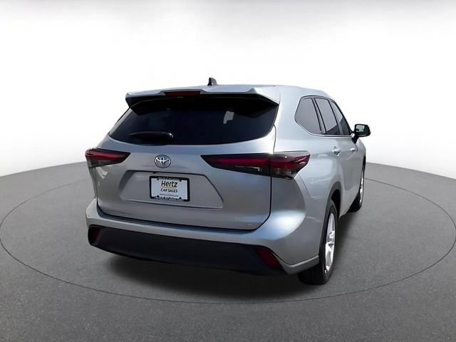 Used 2025 Toyota Highlander LE FWD image 9