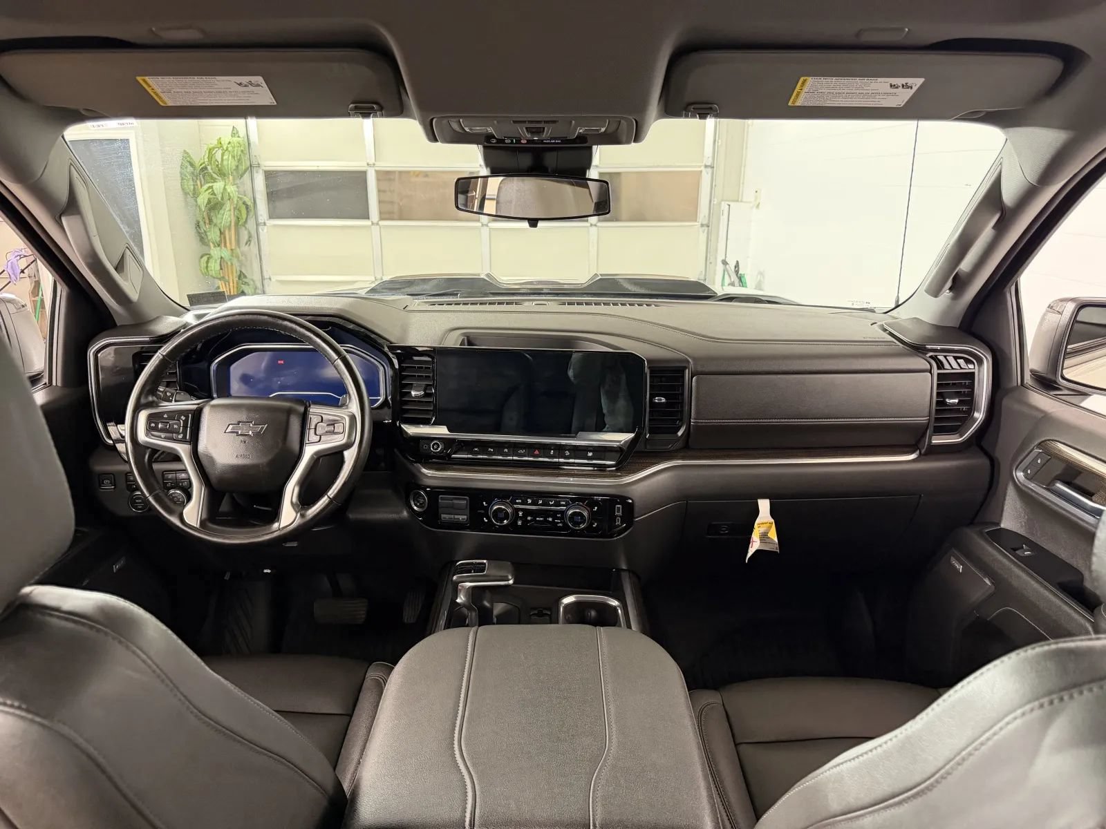 Used 2023 Chevrolet Silverado 1500 LT Trail Boss w/ LT Trail Boss Premium Package AWD/4WD image 31