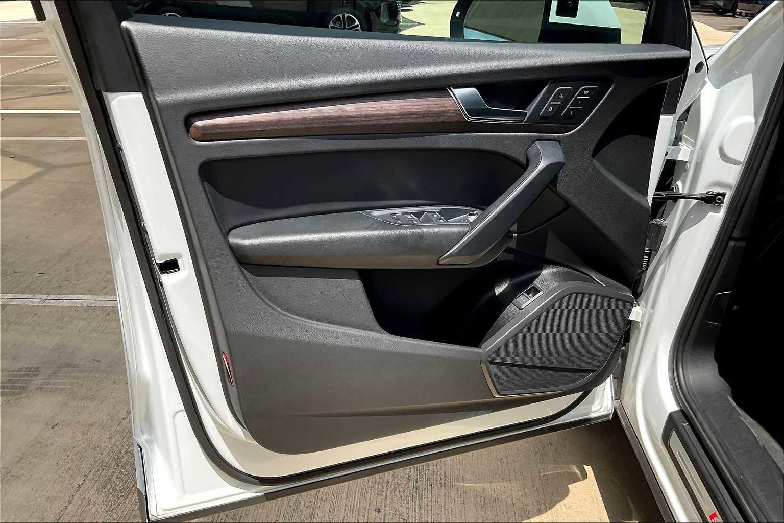 Used 2021 Audi Q5 2.0T Premium w/ Convenience Package image 21