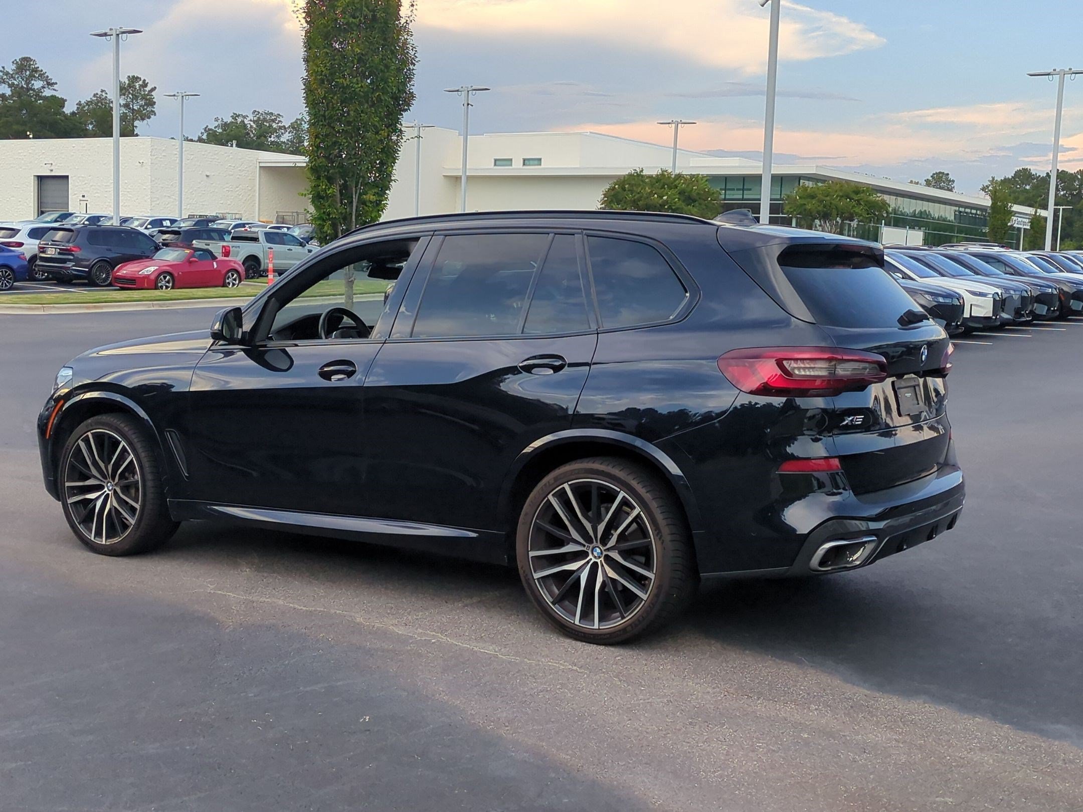 Used 2022 BMW X5 xDrive40i w/ M Sport Package AWD/4WD image 8
