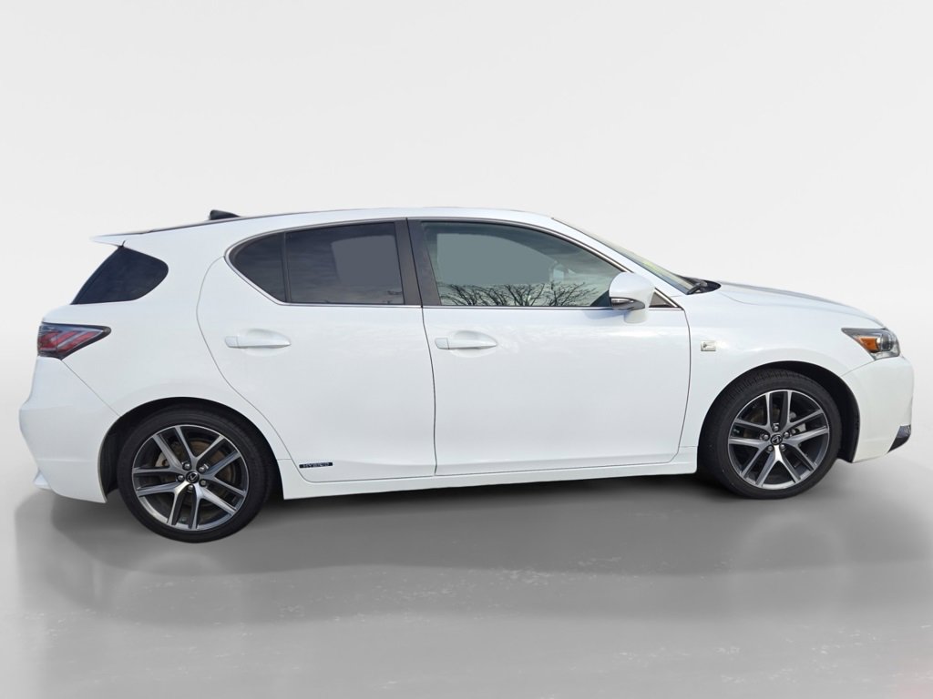 Used 2015 Lexus CT 200h image 2