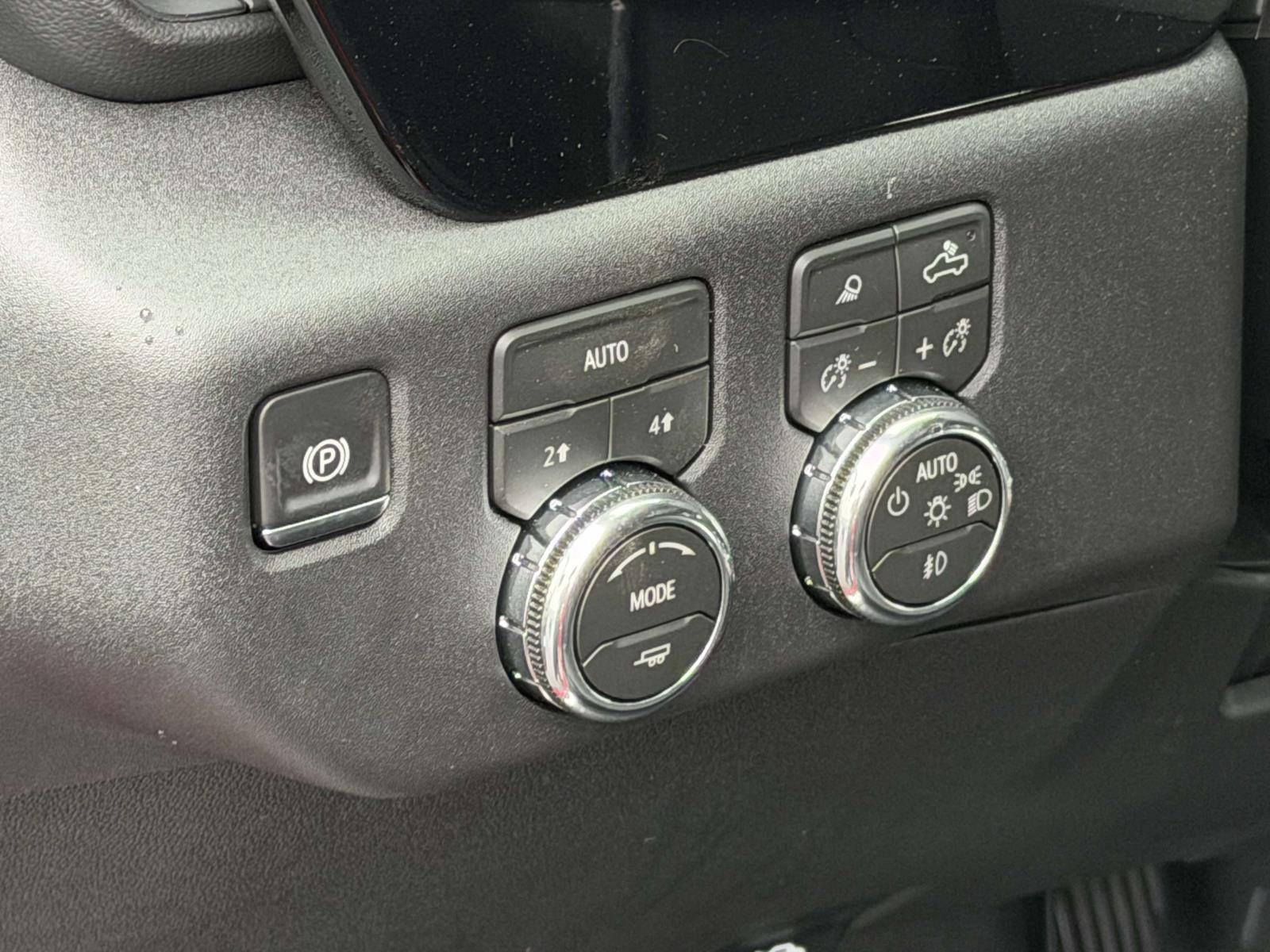 New 2026 GMC Sierra 1500 Elevation w/ Elevation Premium Package AWD/4WD image 18