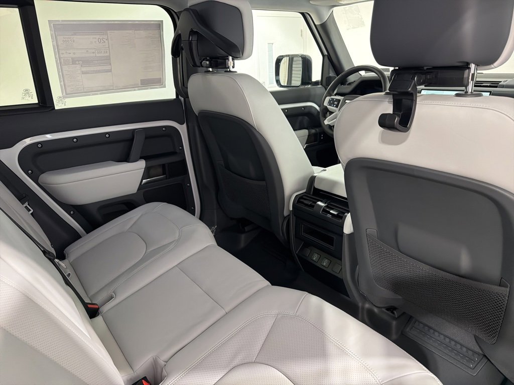 New 2026 Land Rover Defender 110 X-Dynamic SE image 27