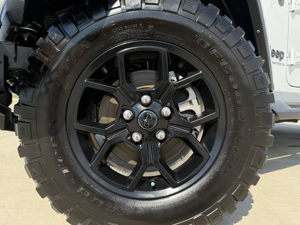 Used 2025 Jeep Gladiator Sport AWD/4WD image 9