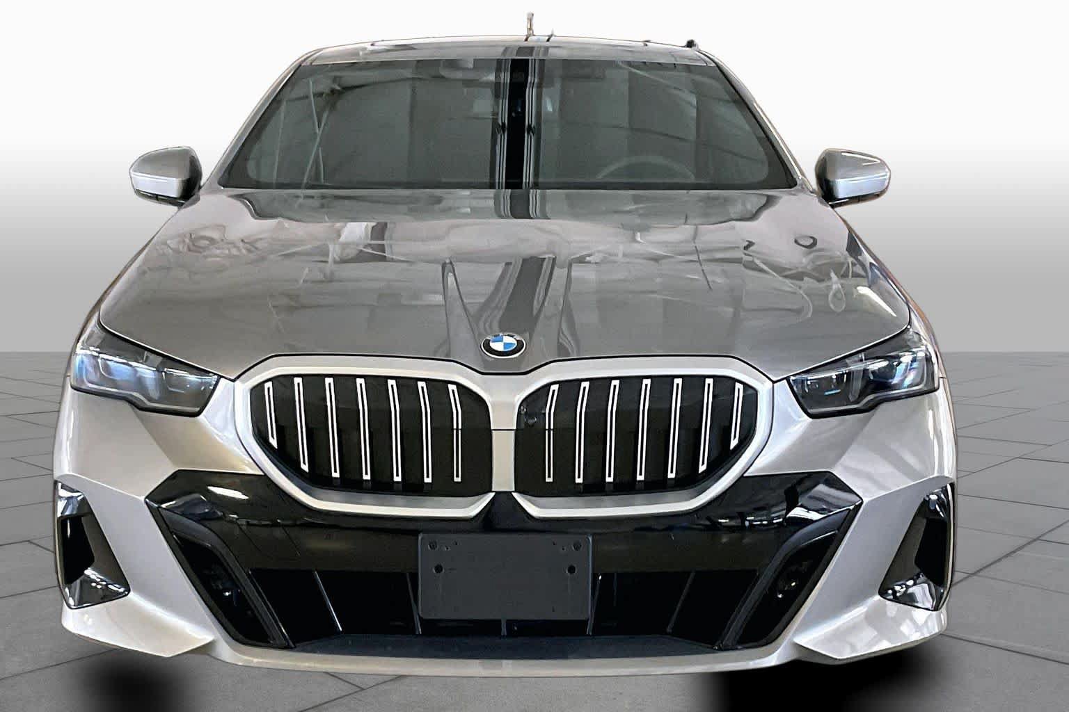 Used 2024 BMW 540i xDrive w/ Premium Package AWD/4WD image 3