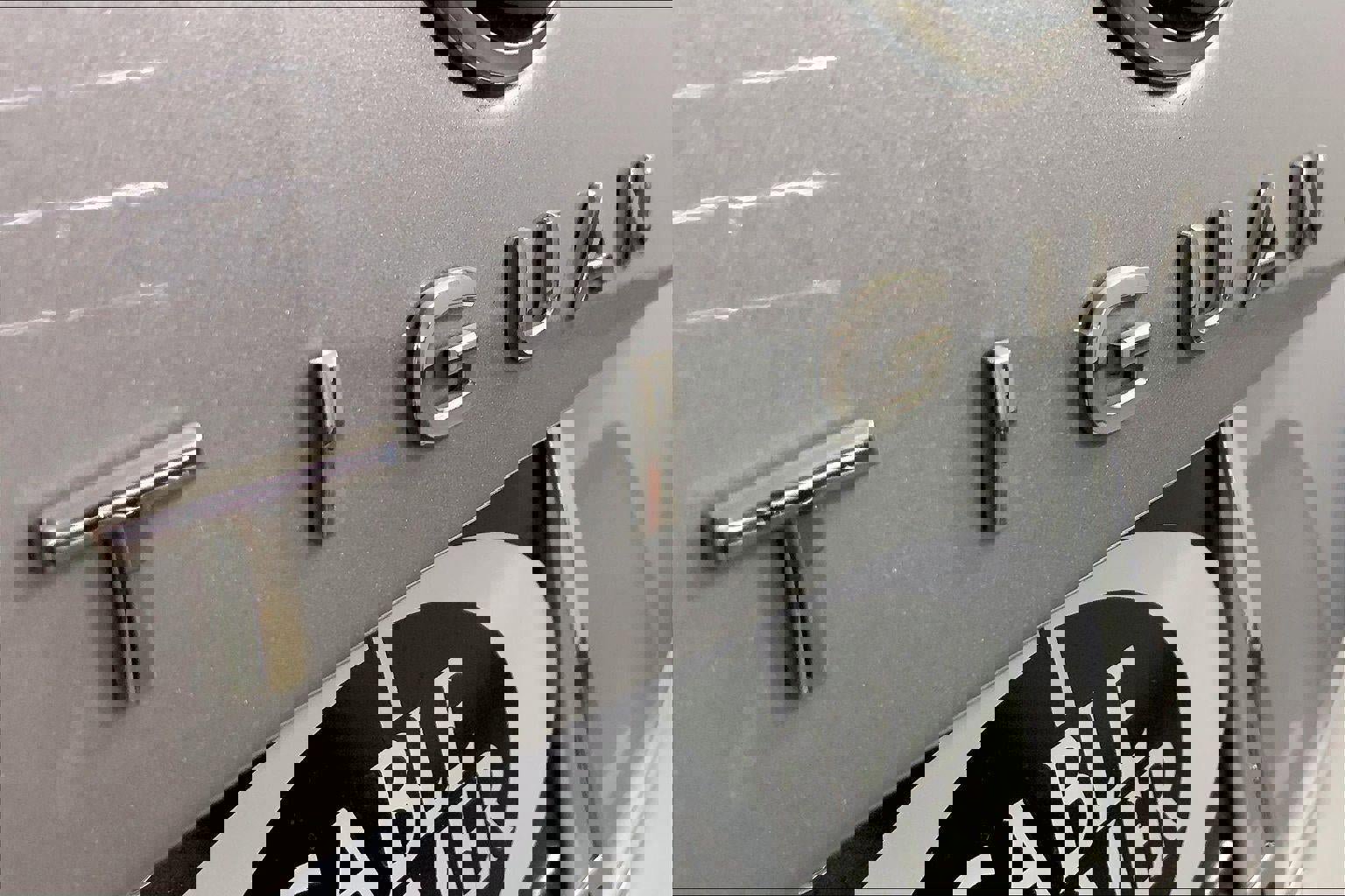 Used 2023 Volkswagen Tiguan SE w/ Panoramic Sunroof Package image 8