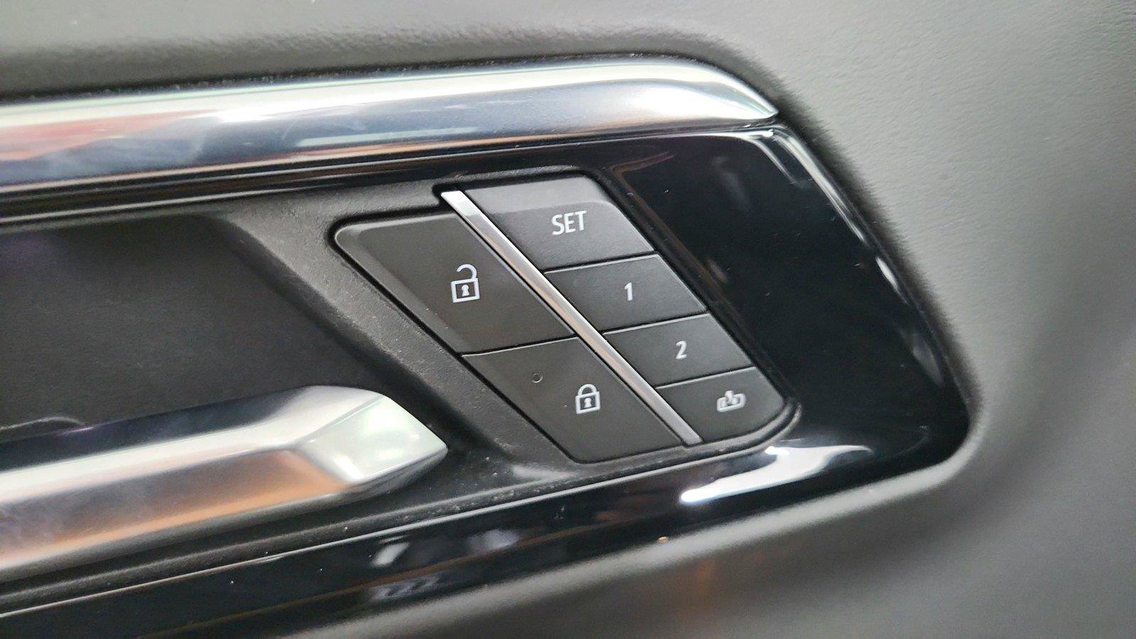Used 2025 Chevrolet Tahoe LT AWD/4WD image 18