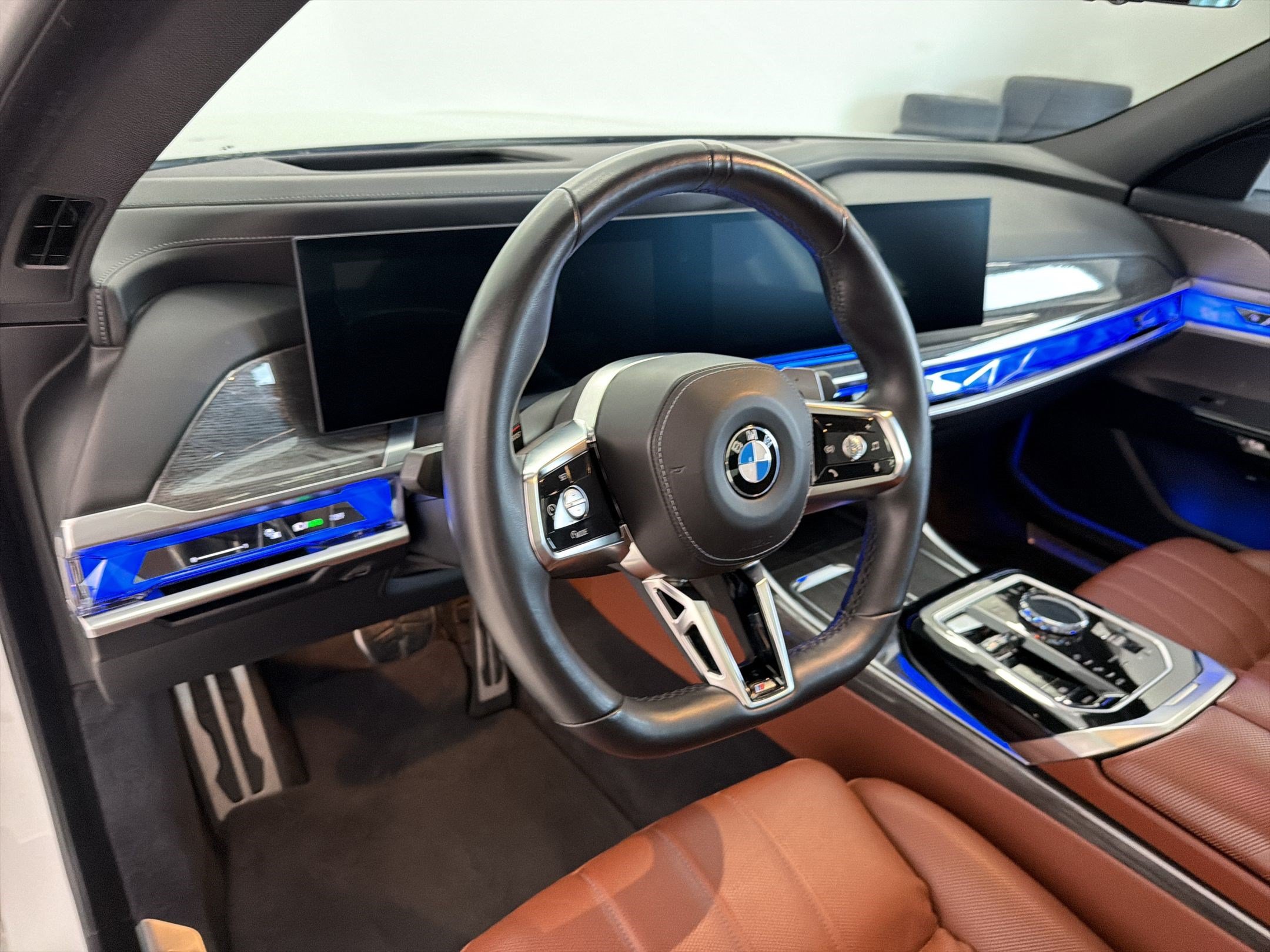 Certified 2024 BMW 760i xDrive AWD/4WD image 4