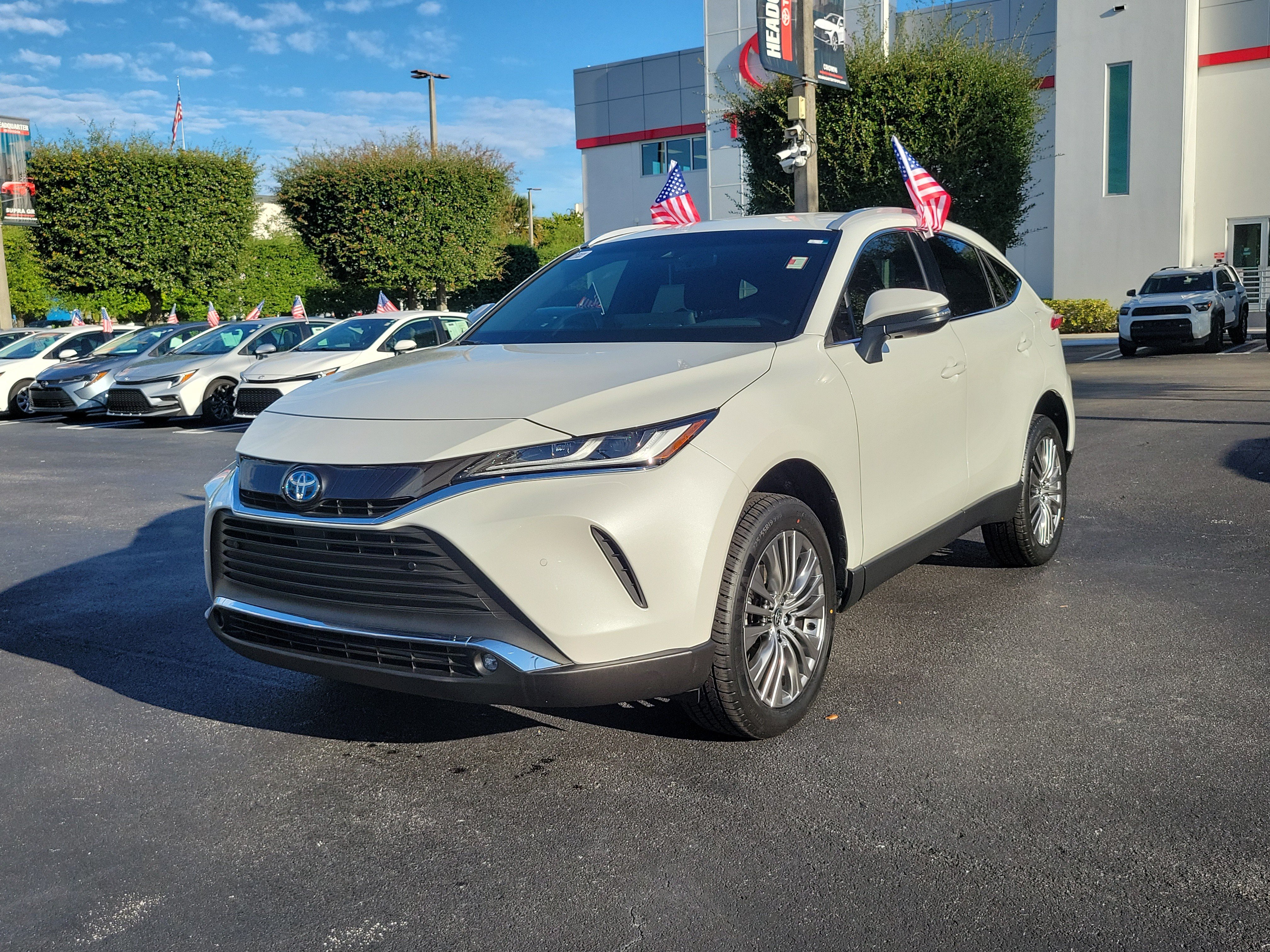 Used 2023 Toyota Venza XLE AWD/4WD image 5