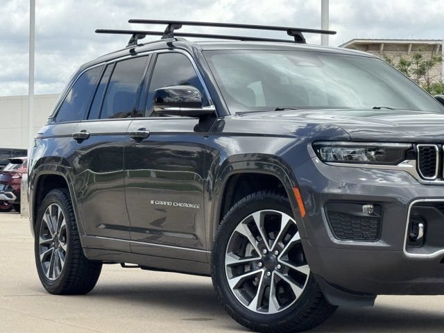 Used 2023 Jeep Grand Cherokee Overland w/ Luxury Tech Group IV AWD/4WD image 3