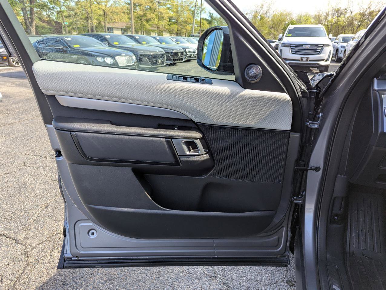 Used 2022 Land Rover Discovery S R-Dynamic AWD/4WD image 11
