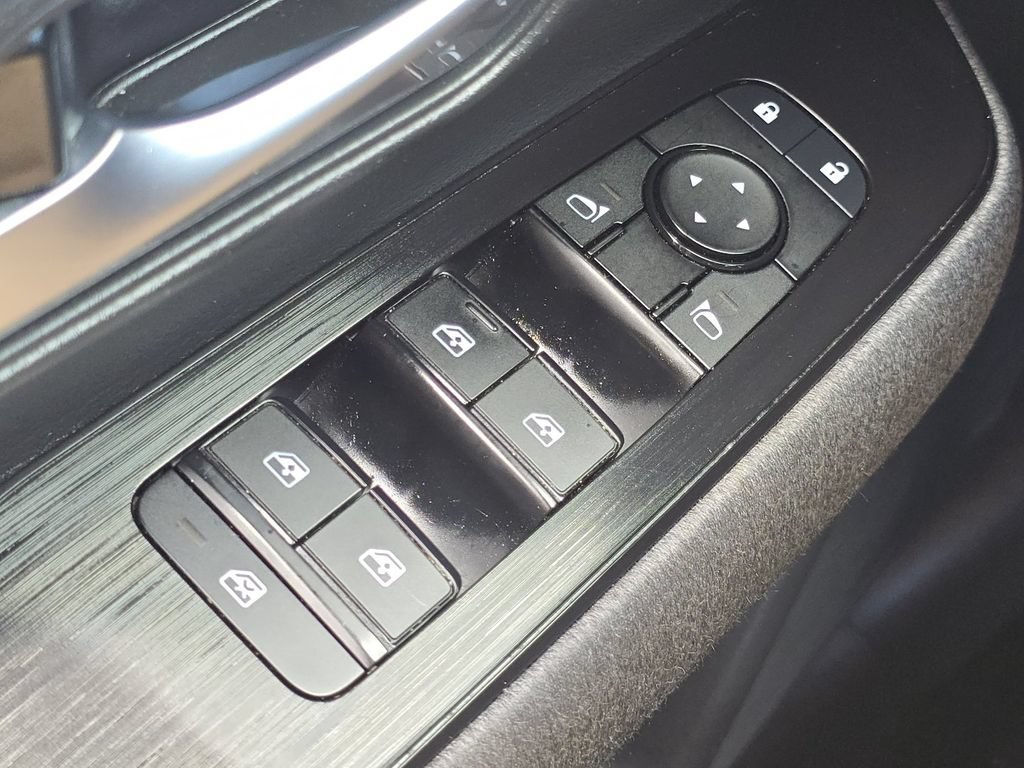 Used 2025 Nissan Kicks SV AWD/4WD image 24