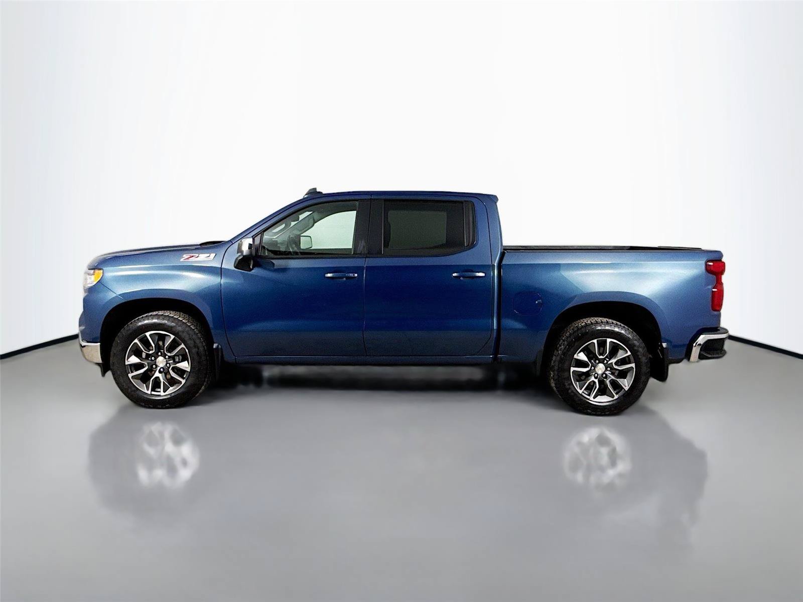 Used 2024 Chevrolet Silverado 1500 LT AWD/4WD image 6