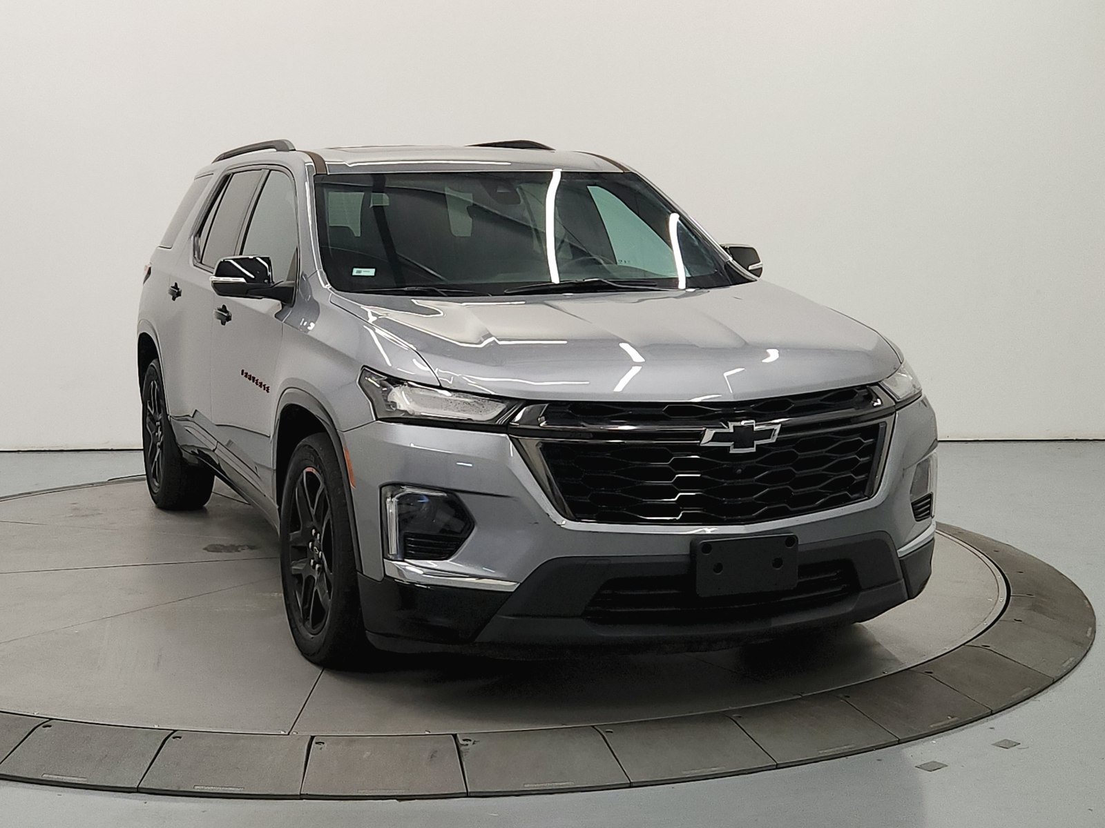 Used 2023 Chevrolet Traverse Premier w/ Redline Edition FWD image 3