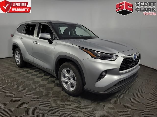 Used 2024 Toyota Highlander LE FWD image 1