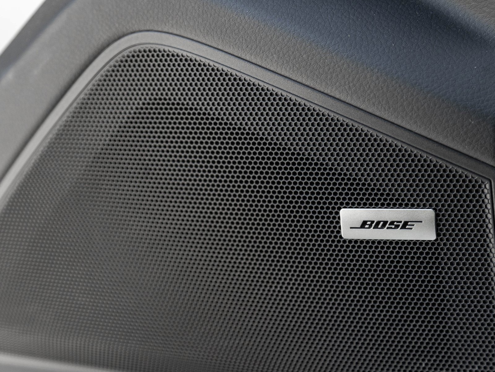 Certified 2023 Porsche Cayenne Platinum Edition image 20