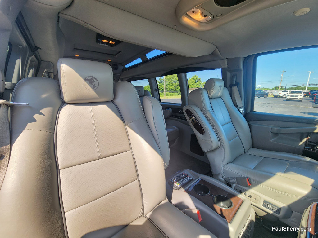 Used 2019 Chevrolet Express 2500 RWD image 48