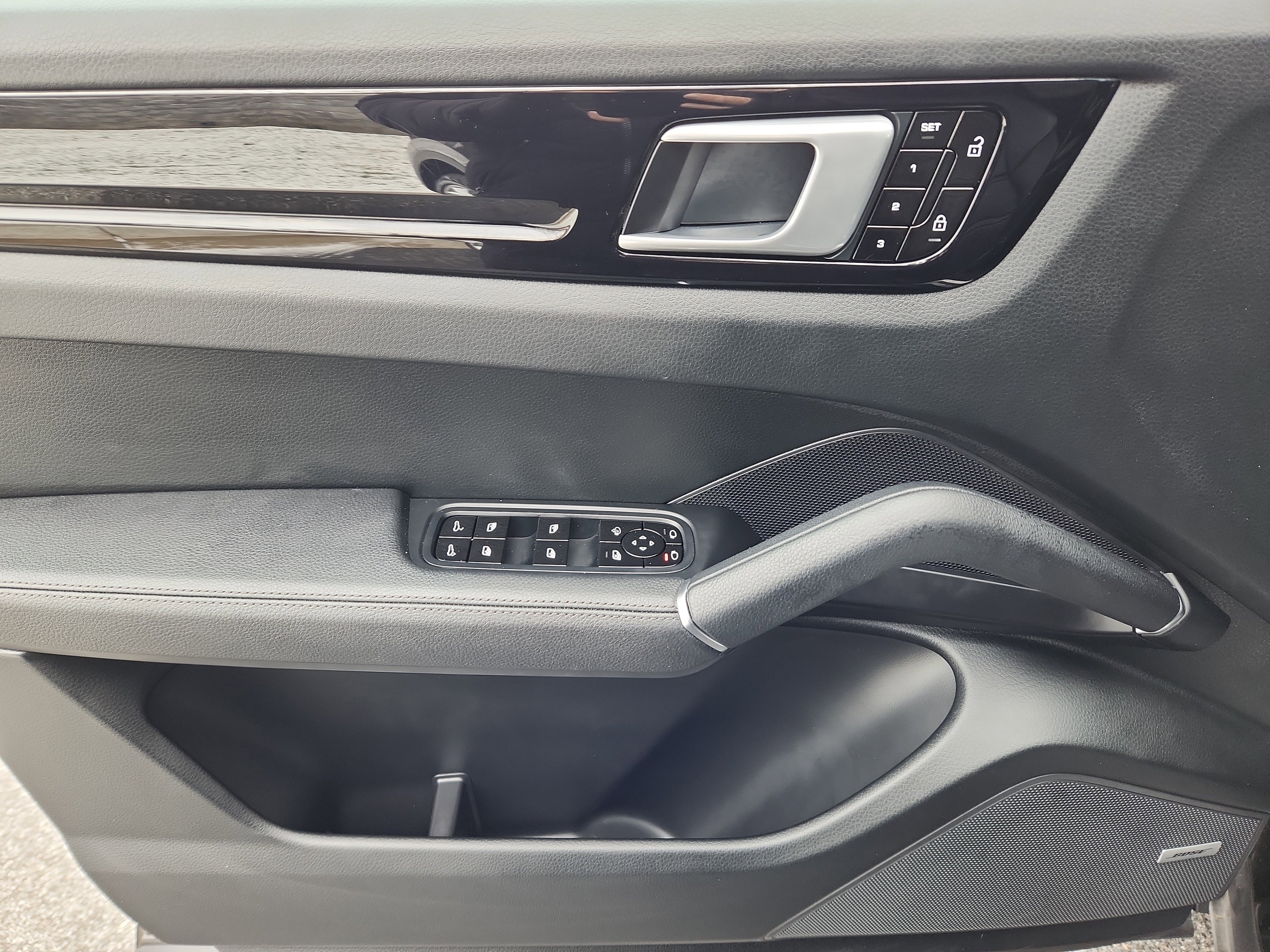 Used 2020 Porsche Cayenne image 26