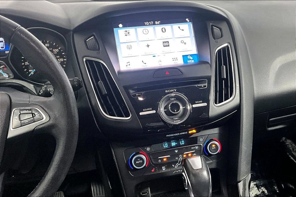 Used 2018 Ford Focus Titanium w/ Titanium Technology Package FWD image 6