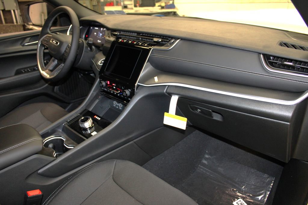 New 2025 Jeep Grand Cherokee Laredo X w/ Luxury Tech Group I image 29