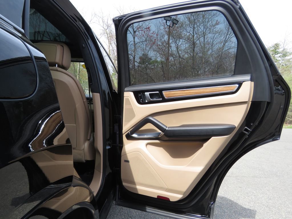 Used 2021 Porsche Cayenne Turbo AWD/4WD image 15