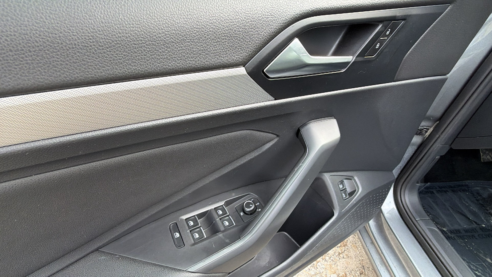 Used 2021 Volkswagen Jetta SE FWD image 14