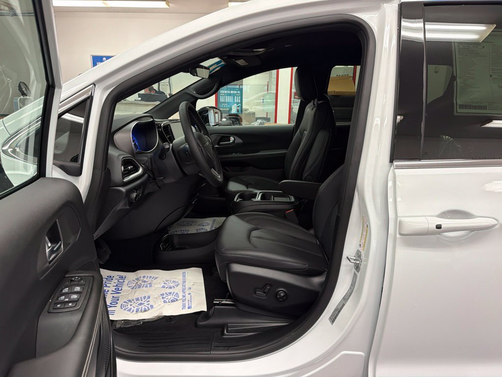 New 2027 Chrysler Pacifica LX FWD image 6
