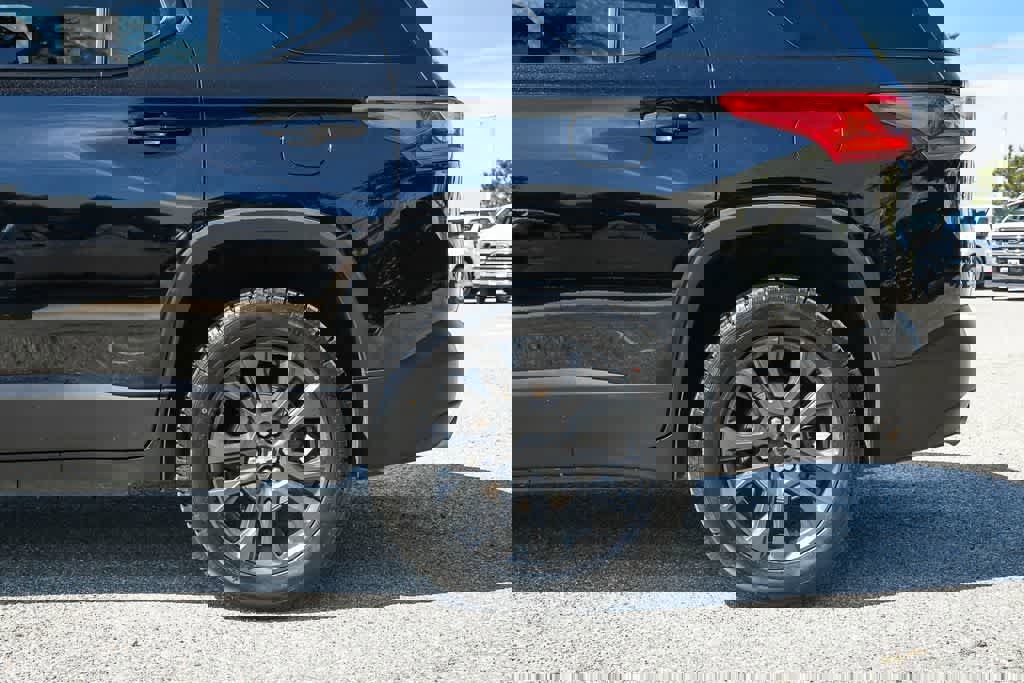 Used 2020 Chevrolet Traverse RS w/ LPO, Cargo Package image 11