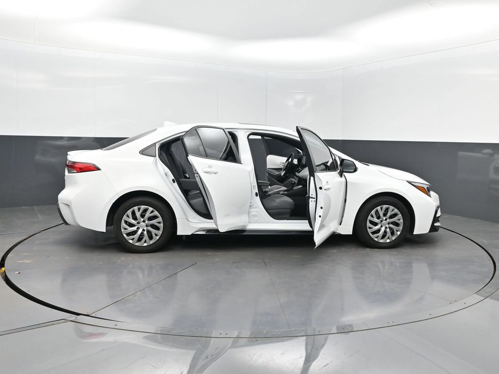 Used 2024 Toyota Corolla SE w/ SE Premium Package FWD image 32