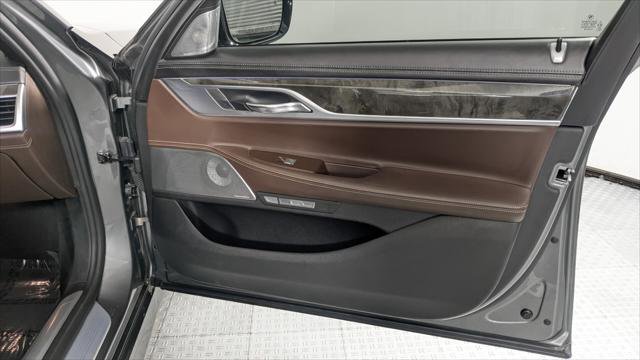 Used 2017 BMW 750i image 23