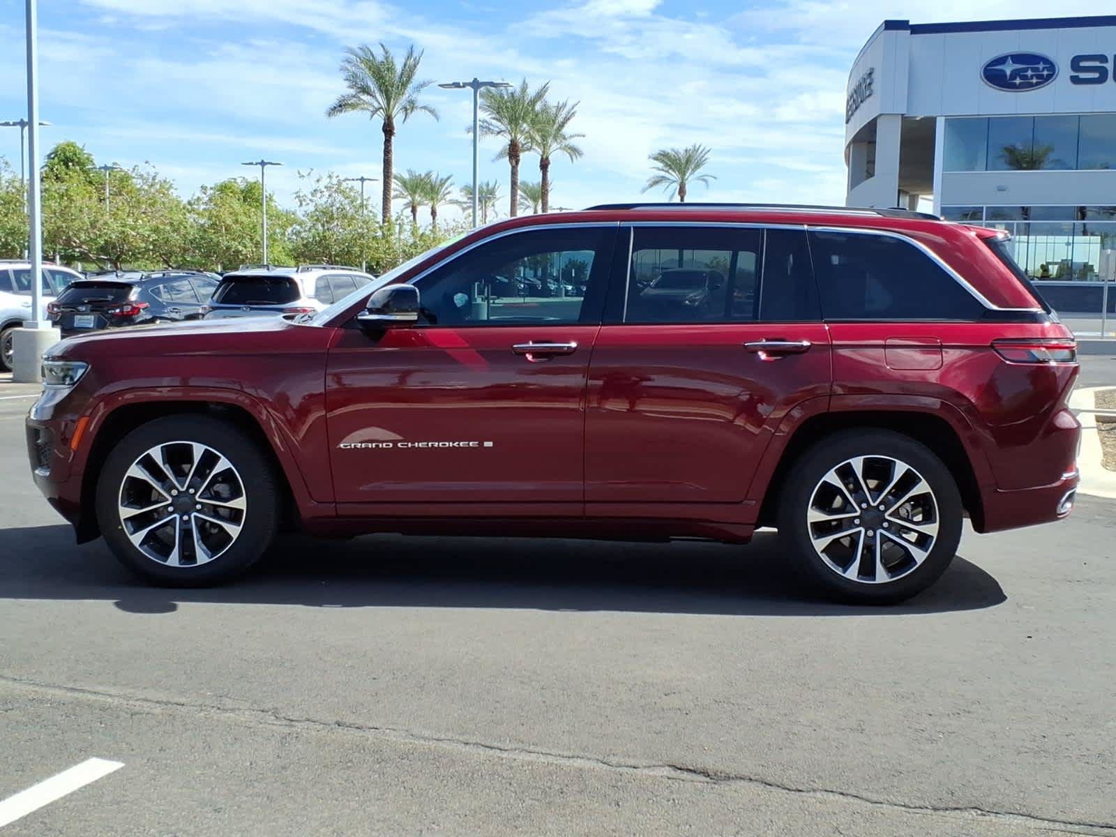 Used 2023 Jeep Grand Cherokee Overland AWD/4WD image 4