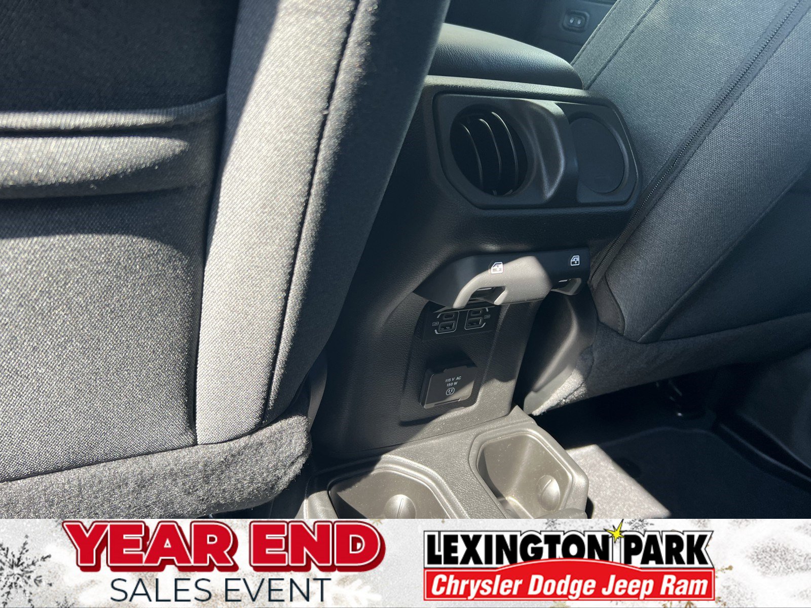 Used 2024 Jeep Wrangler Sahara w/ Technology Group image 10